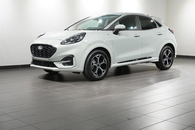 Grå Ny 2025 Ford Puma ST-Line SUV | 316 400 kr (Marknadspris) - Bild 1/4