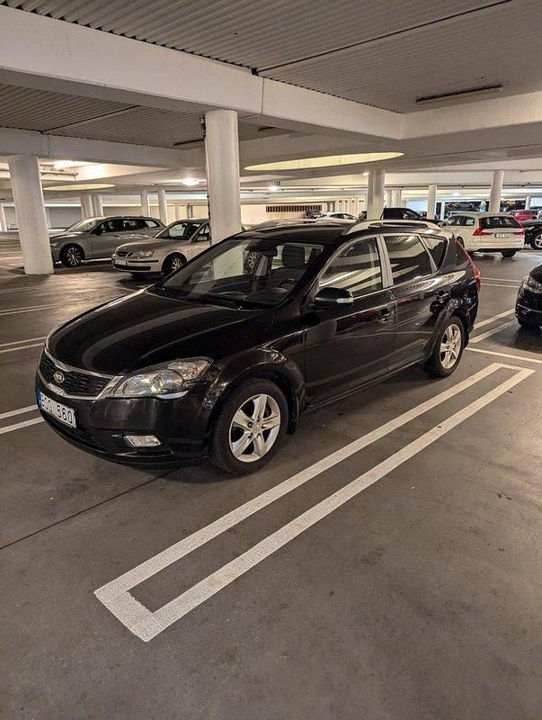 Svart Begagnad 2010 Kia Ceed Sportswagon 4 Kombi | 32 000 kr (Marknadspris) - Bild 1/3