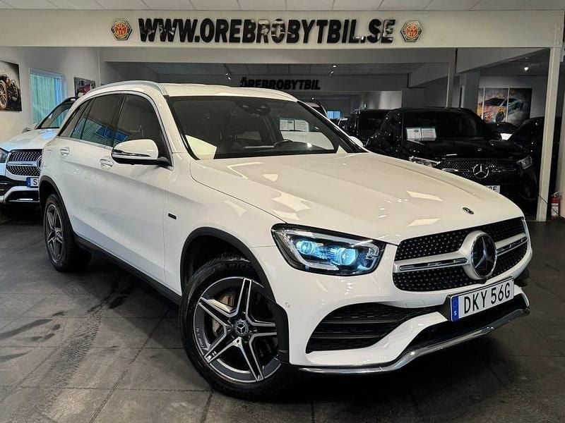 Vit Begagnad 2021 Mercedes GLC300 AMG SUV | 399 900 kr (Bra pris) - Bild 1/4