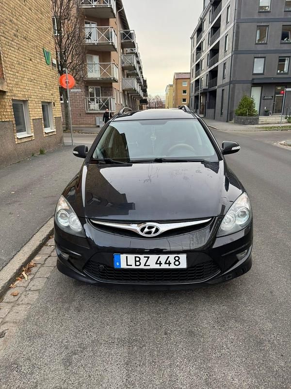 Begagnad 2011 Hyundai i30 Kombi | 38 000 kr (Marknadspris) - Bild 1/4