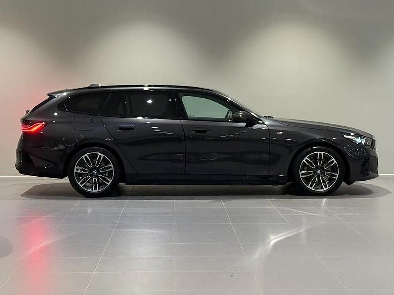 Begagnad BMW 530 M Sport 190 HK (139 kW) 2025 Sophistogrå brillanteffekt metallic Kombi