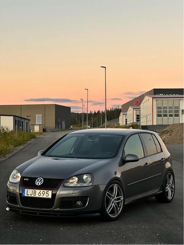 Grå Begagnad 2007 VW Golf V GTI Halvkombi | 75 000 kr (Dyr) - Bild 1/4