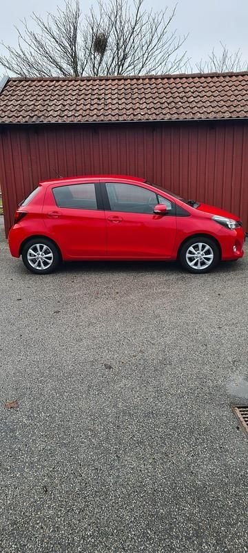 Begagnad Toyota Yaris 99 HK (72 kW) 2015 Halvkombi
