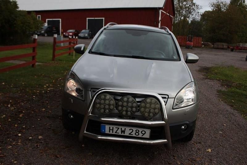 Begagnad Nissan Qashqai +2 150 HK (110 kW) 2008 Silver SUV