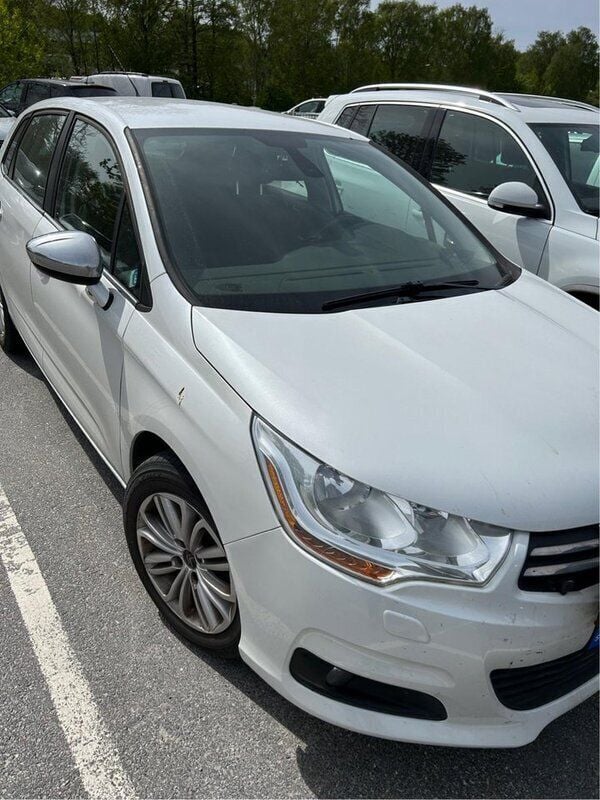 Vit Begagnad 2014 Citroën C4 Halvkombi | 45 000 kr (Bra pris) - Bild 1/1