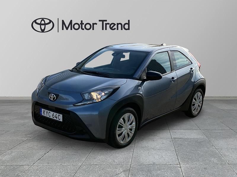 Begagnad Toyota Aygo X Play 72 HK (52 kW) 2024 Grå SUV