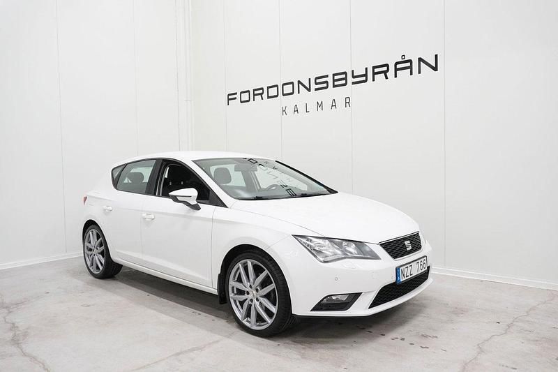 Vit Begagnad 2014 Seat Leon Halvkombi | 84 700 kr (Marknadspris) - Bild 1/4