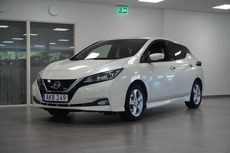 Vit Begagnad 2022 Nissan Leaf N-Connecta Halvkombi | 179 900 kr (Marknadspris) - Bild 1/4