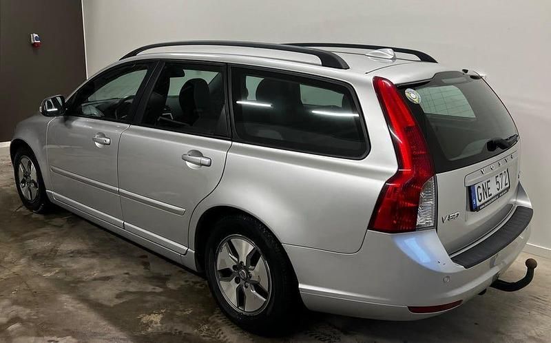 Begagnad Volvo V50 Momentum 116 HK (85 kW) 2011 Grå Kombi
