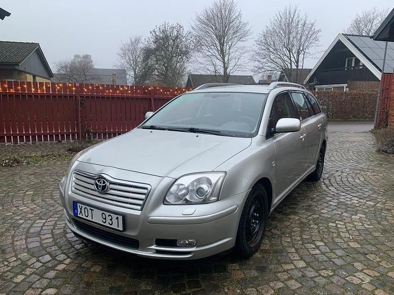 Begagnad 2006 Toyota Avensis Kombi | 38 000 kr (Lite dyr) - Bild 1/4