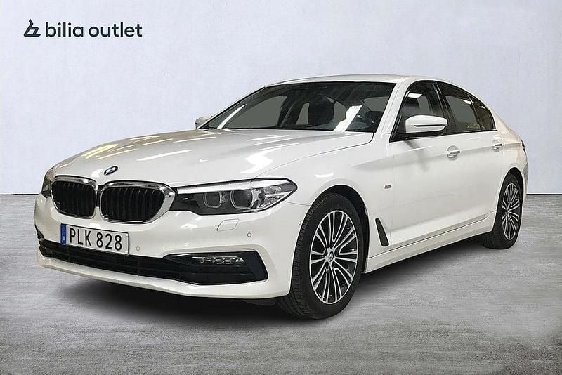 Vit Begagnad 2017 BMW 520 Sport Line Sedan | 249 900 kr (Marknadspris) - Bild 1/3