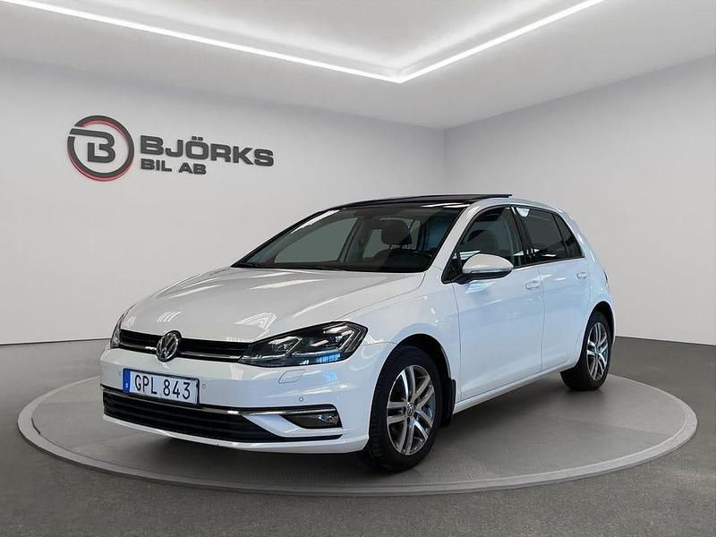 Vit Begagnad 2017 VW Golf VII Halvkombi | 108 500 kr (Marknadspris) - Bild 1/4