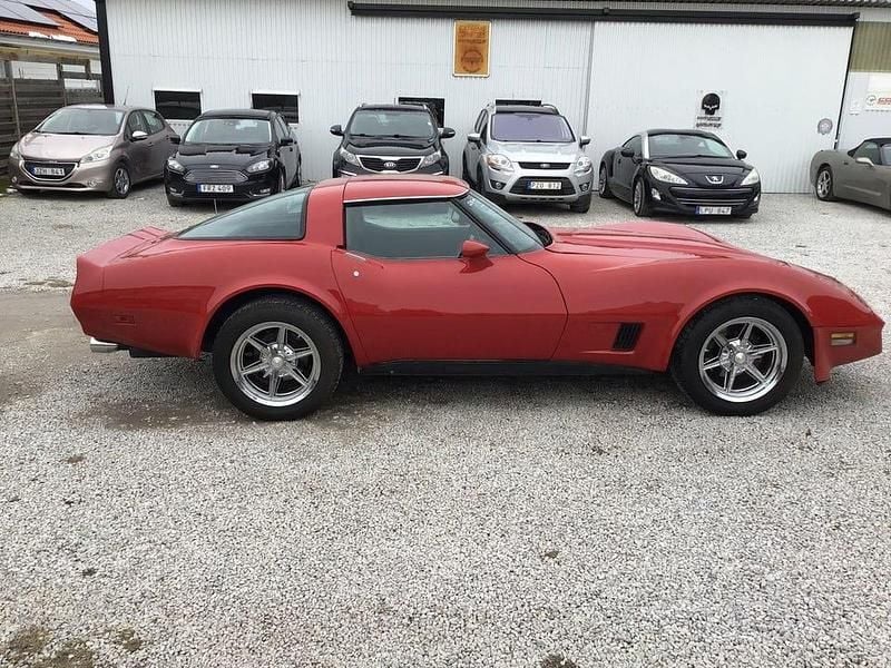 Begagnad Chevrolet Corvette 250 HK (183 kW) 1981 Röd Sportkupé