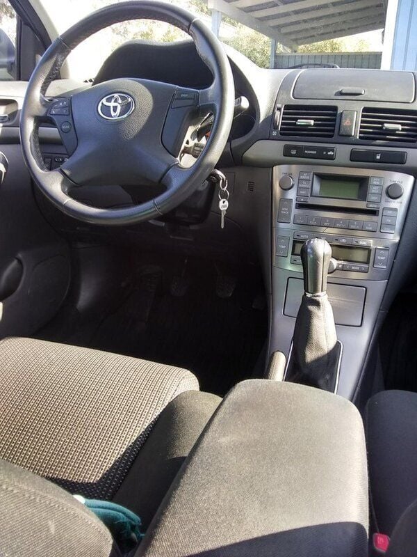 Silver Begagnad 2007 Toyota Avensis Halvkombi | 29 000 kr (Bra pris) - Bild 1/4