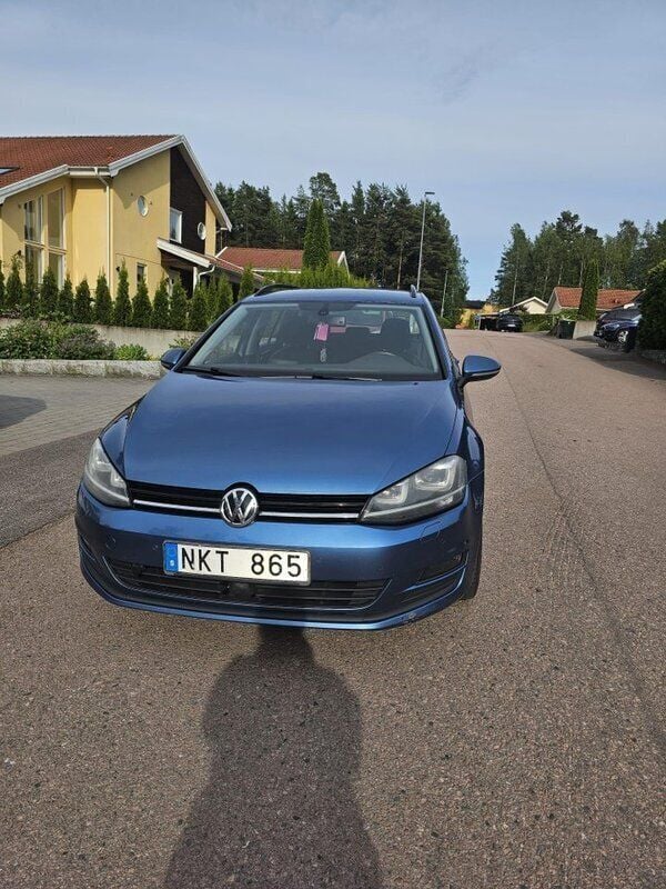 Blå Begagnad 2014 VW Golf VII Kombi | 115 000 kr (Bra pris) - Bild 1/4