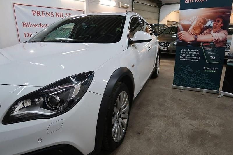 Begagnad Opel Insignia Country Tourer Business 170 HK (125 kW) 2017 Vit Kombi