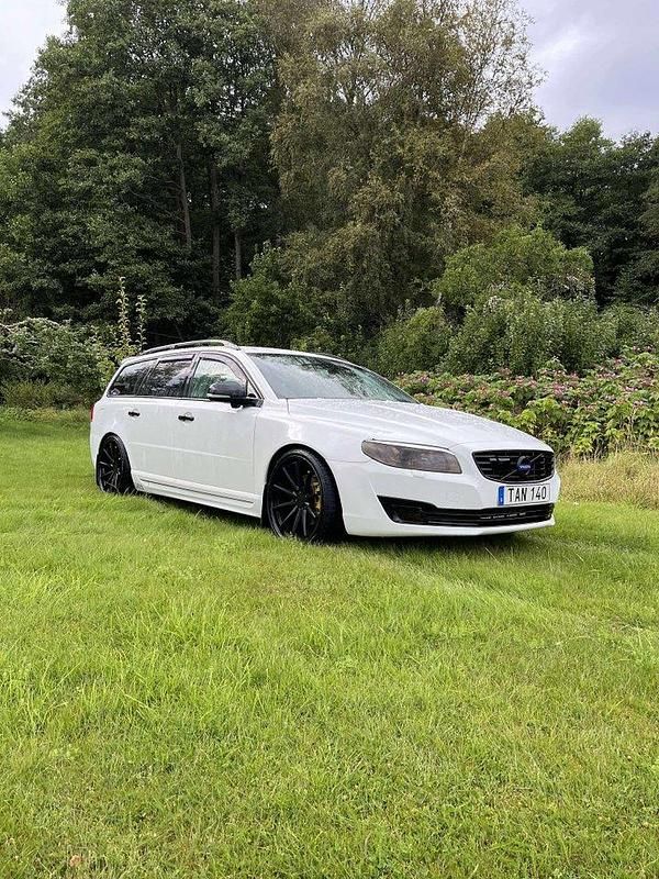 Vit Begagnad 2015 Volvo V70 Dynamic Kombi | 95 000 kr - Bild 1/4