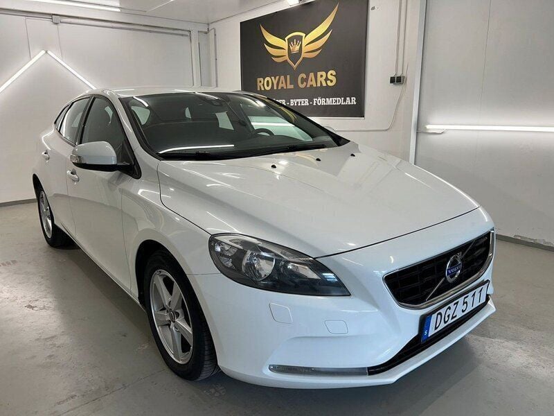 Vit Begagnad 2014 Volvo V40 Kombi | 109 990 kr (Bra pris) - Bild 1/4