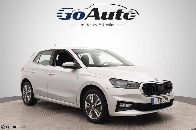 Silver Begagnad 2023 Skoda Fabia Style Halvkombi | 199 500 kr (Marknadspris) - Bild 1/4