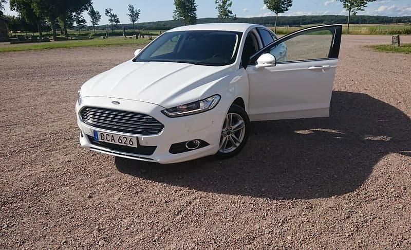 Vit Begagnad 2017 Ford Mondeo Business Edition Halvkombi | 160 000 kr (Marknadspris) - Bild 1/4