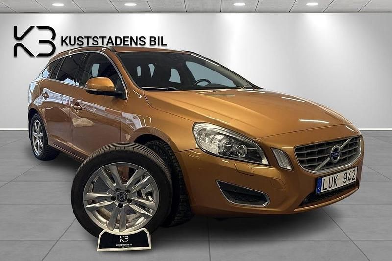 Brun Begagnad 2012 Volvo V60 Momentum Kombi | 79 900 kr (Marknadspris) - Bild 1/4