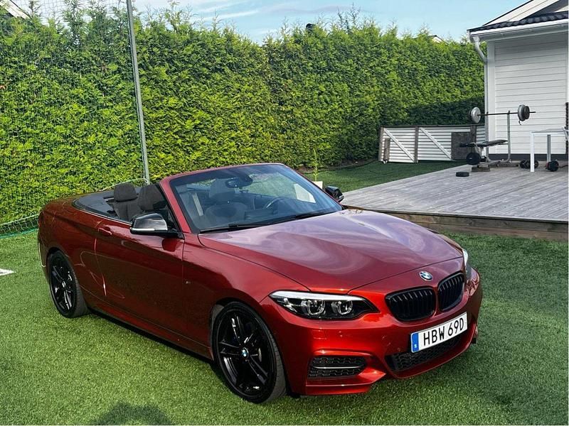 Orange Begagnad 2020 BMW M240 M Sport Cab | 409 240 kr (Marknadspris) - Bild 1/4