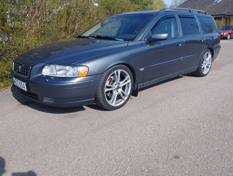 Grå Begagnad 2005 Volvo V70 Kombi | 53 000 kr - Bild 1/4