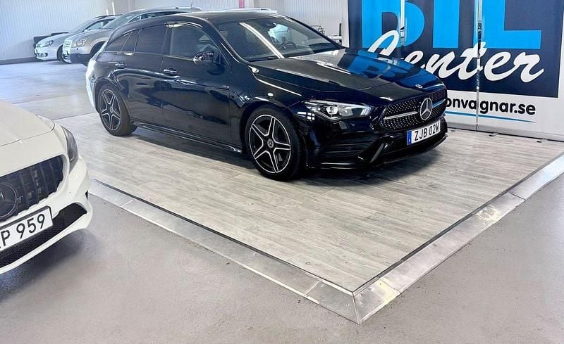 Svart Begagnad 2021 Mercedes CLA220 Shooting Brake AMG Kombi | 319 000 kr (Lite dyr) - Bild 1/4