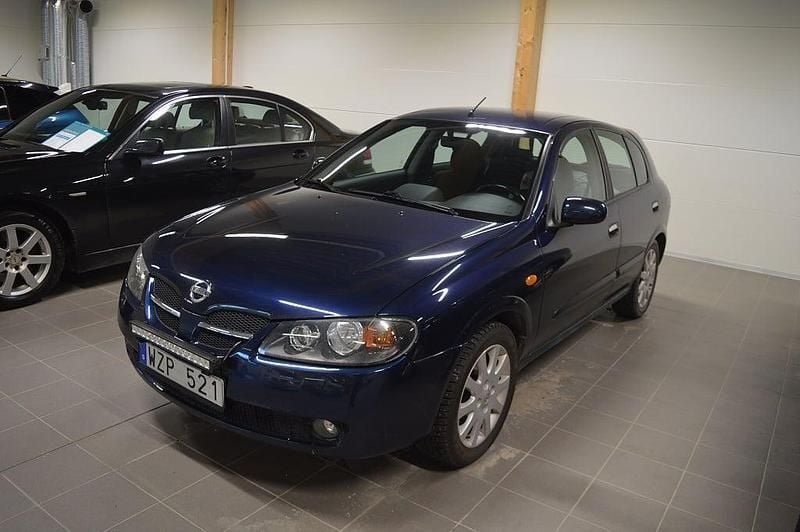 Blå Begagnad 2005 Nissan Almera Halvkombi | 39 000 kr (Marknadspris) - Bild 1/4