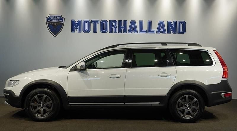 Vit Begagnad 2015 Volvo XC70 SUV | 179 900 kr (Bra pris) - Bild 1/4