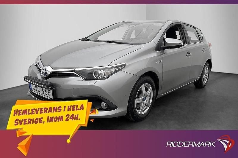 Ljusgrå Begagnad 2016 Toyota Auris Hybrid Active Halvkombi | 174 800 kr (Marknadspris) - Bild 1/3