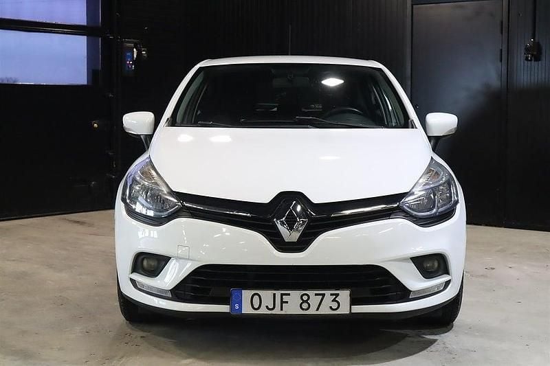 Begagnad Renault Clio IV 73 HK (53 kW) 2016 Vit Halvkombi
