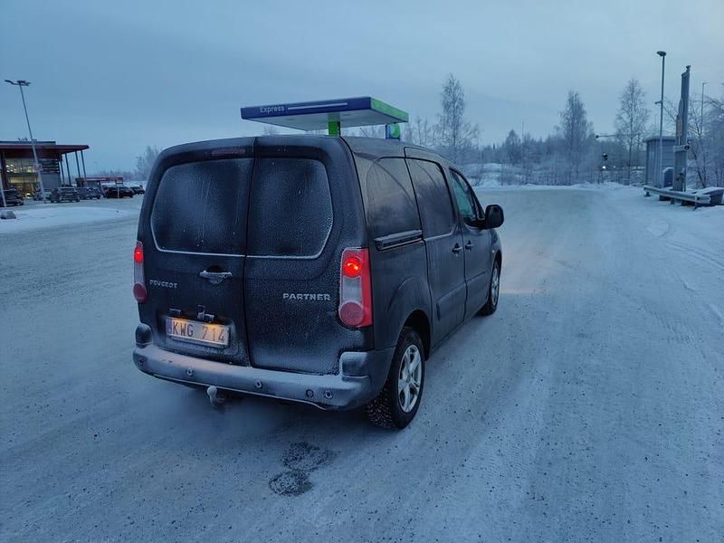 Begagnad Peugeot Partner 90 HK (66 kW) 2010 Minibuss