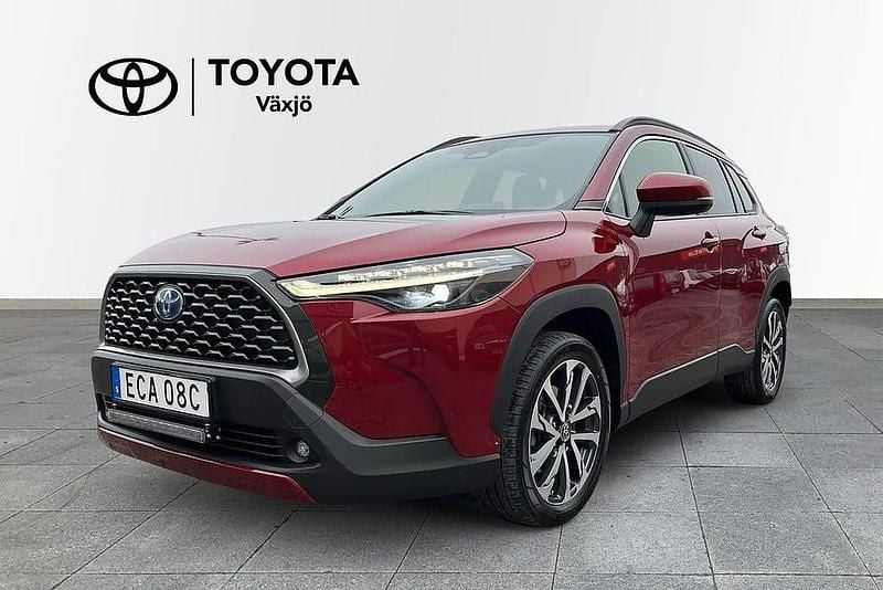 Begagnad Toyota Corolla Cross Style 200 HK (147 kW) 2022 Röd SUV