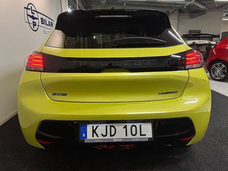 Begagnad Peugeot 208 Allure 101 HK (74 kW) 2024 Gul Halvkombi