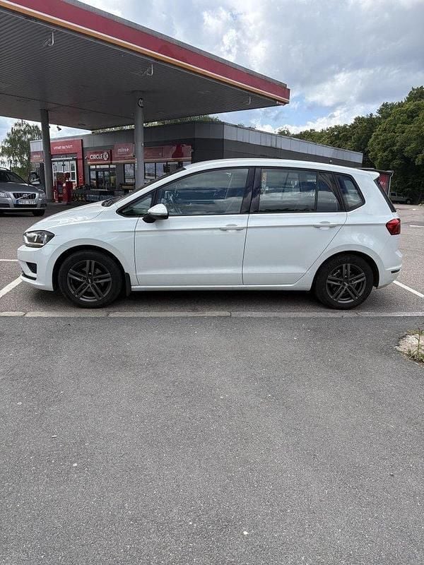 Vit Begagnad 2016 VW Golf VII Halvkombi | 79 000 kr (Bra pris) - Bild 1/3