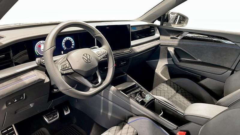 Ny VW Tayron R-line 177 HK (130 kW) 2025 Vit SUV