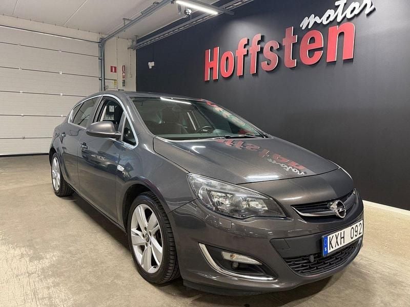 Grå Begagnad 2013 Opel Astra Sport Halvkombi | 62 900 kr (Marknadspris) - Bild 1/4