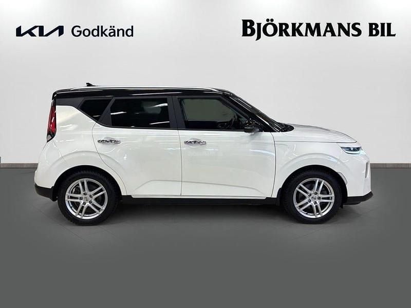 Begagnad Kia Soul EV Advance 150 kW (204 HK) 2023 /f1d/ clear white / black (s) SUV