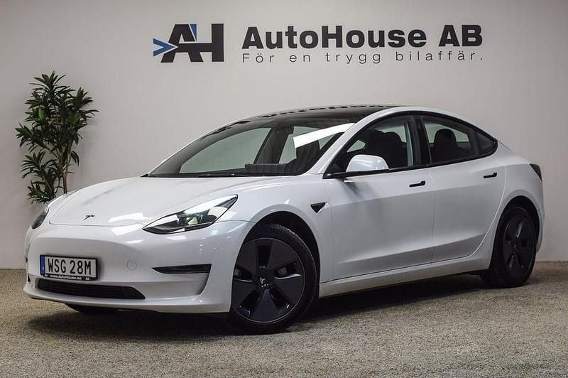 Vit Begagnad 2022 Tesla Model 3 Long Range AWD Sedan | 334 000 kr (Marknadspris) - Bild 1/4