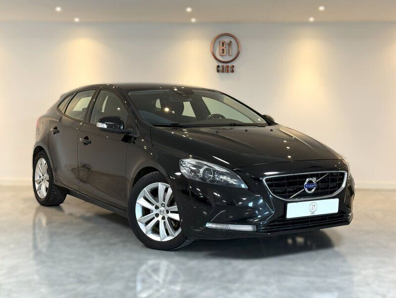Begagnad 2014 Volvo V40 Kinetic Kombi | 124 000 kr (Marknadspris) - Bild 1/4