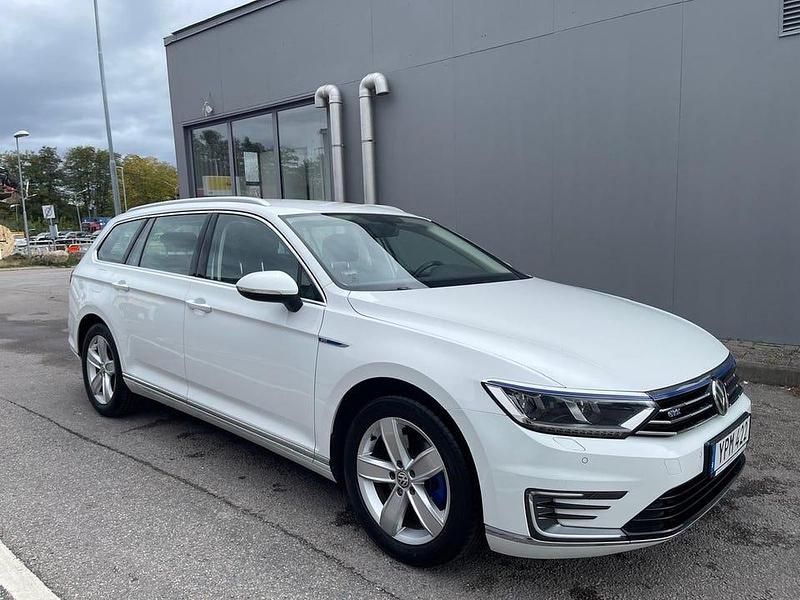 Begagnad VW Passat GTE 218 HK (160 kW) 2017 Vit Kombi