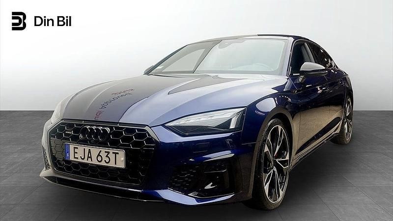 Blå Begagnad 2024 Audi A5 Sportback Competition Halvkombi | 494 000 kr (Bra pris) - Bild 1/4