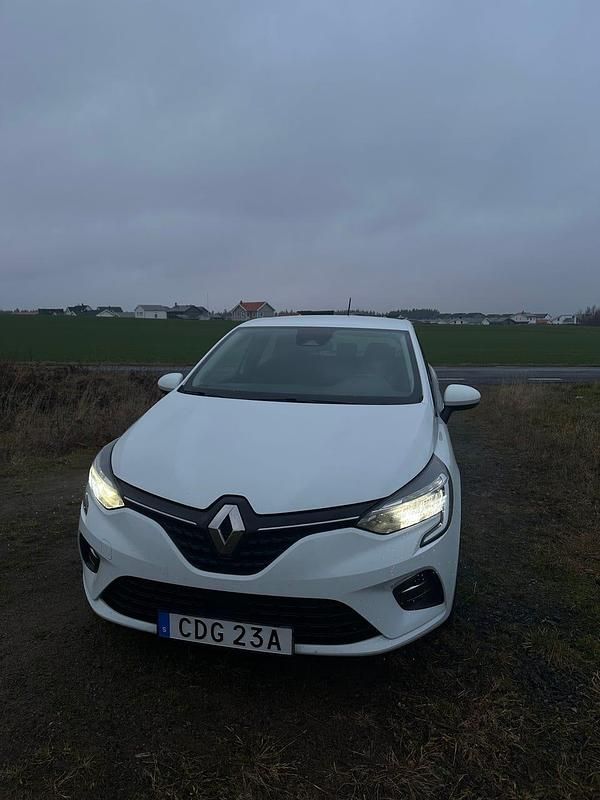 Begagnad 2022 Renault Clio V Halvkombi | 150 000 kr (Marknadspris) - Bild 1/4