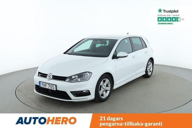 Vit Begagnad 2016 VW Golf VII R-line Halvkombi | 160 000 kr (Marknadspris) - Bild 1/4