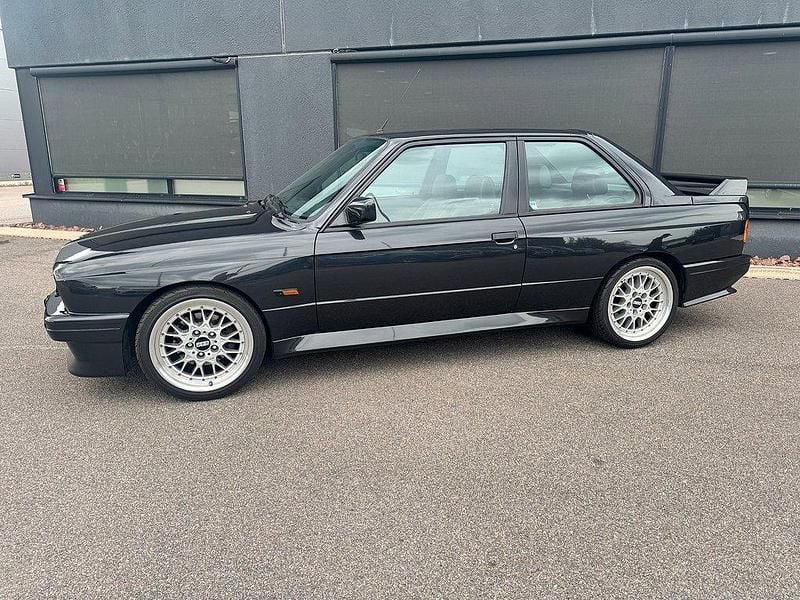 Begagnad BMW M3 194 HK (142 kW) 1987 Mörkgrå Sedan