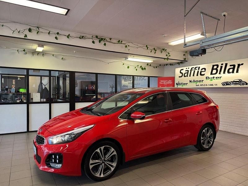 Röd Begagnad 2016 Kia Ceed Sportswagon GT-Line Kombi | 144 900 kr (Marknadspris) - Bild 1/4
