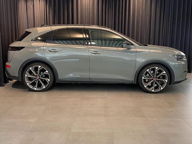 Begagnad DS Automobiles DS7 Crossback Performance 361 HK (265 kW) 2022 Grå SUV
