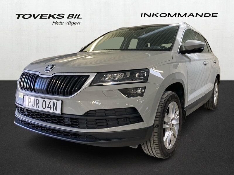 Grå Begagnad 2020 Skoda Karoq Style SUV | 234 900 kr (Marknadspris) - Bild 1/4