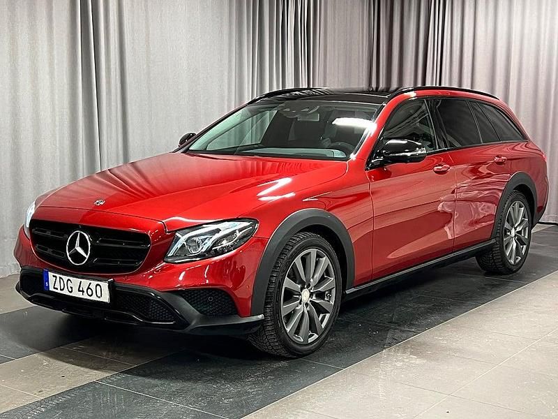 Röd Begagnad 2017 Mercedes E220 Avantgarde Kombi | 299 900 kr (Lite dyr) - Bild 1/4
